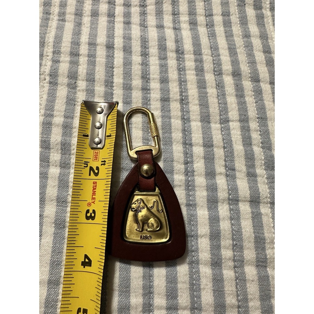 Vintage Leo Zodiac Keychain Burgundy Leather Brass Lion Astrology Key Ring Gold - Picture 4 of 4